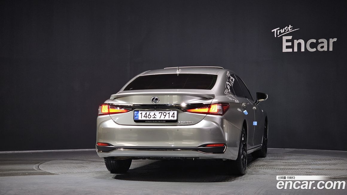 Lexus ES 2024