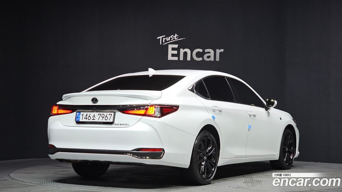 Lexus ES 2024