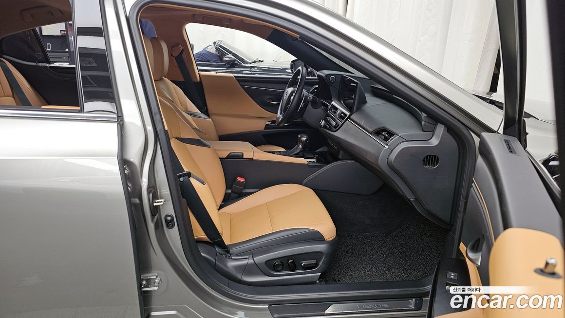 Lexus ES 2024
