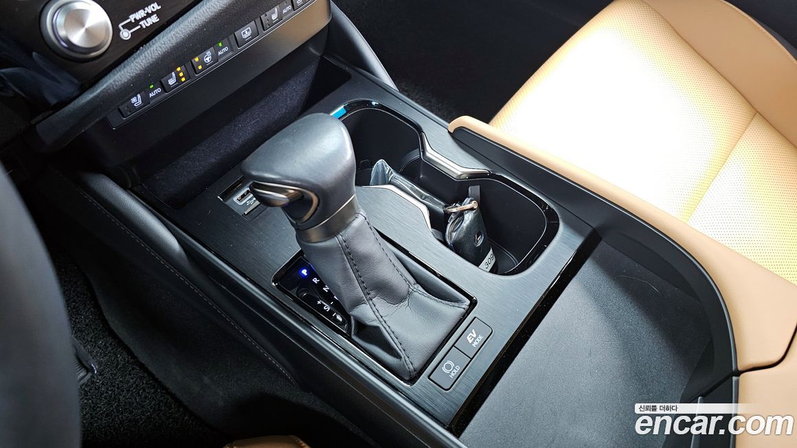 Lexus ES 2024