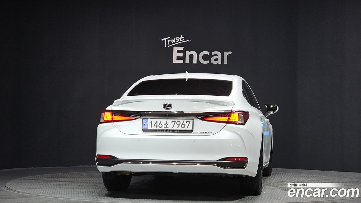 Lexus ES 2024