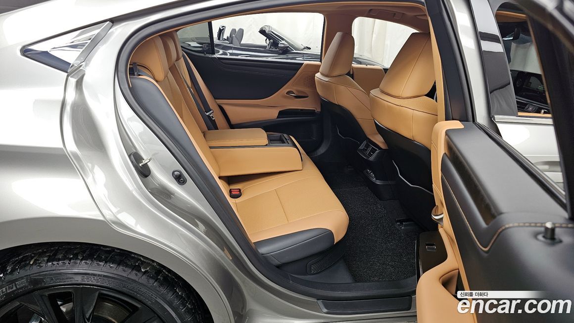 Lexus ES 2024