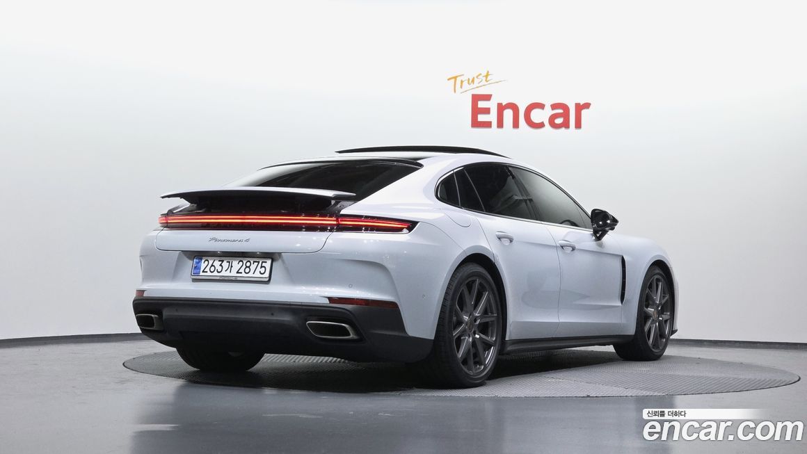 Porsche Panamera 2025