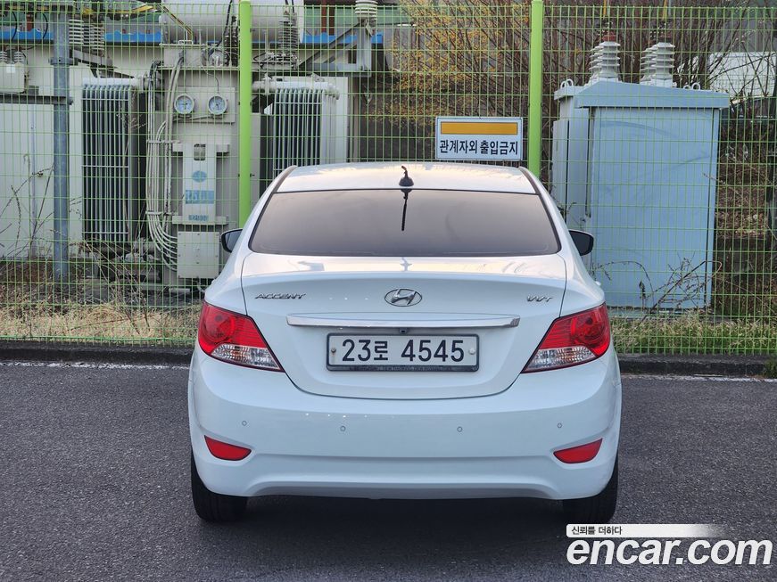 Hyundai Accent 2015
