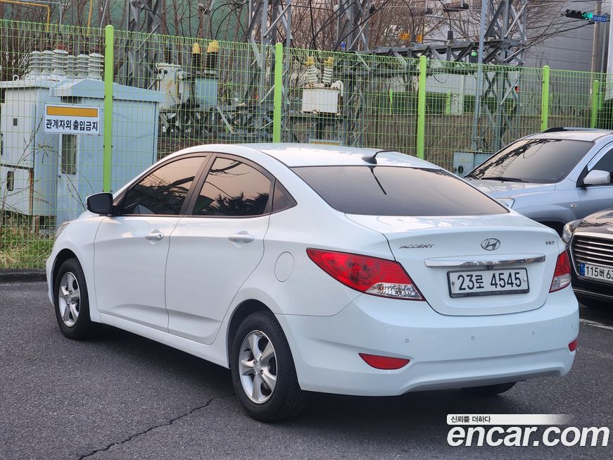 Hyundai Accent 2015