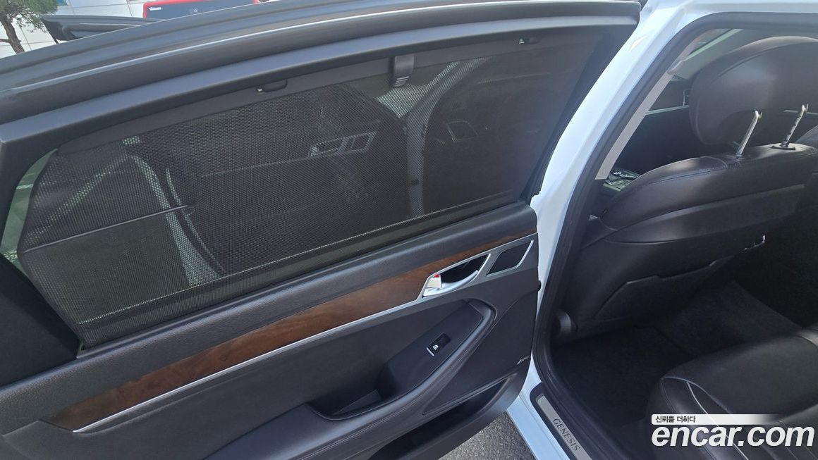 Hyundai Genesis 2015