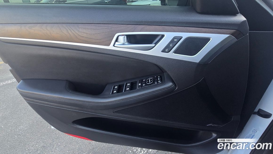 Hyundai Genesis 2015