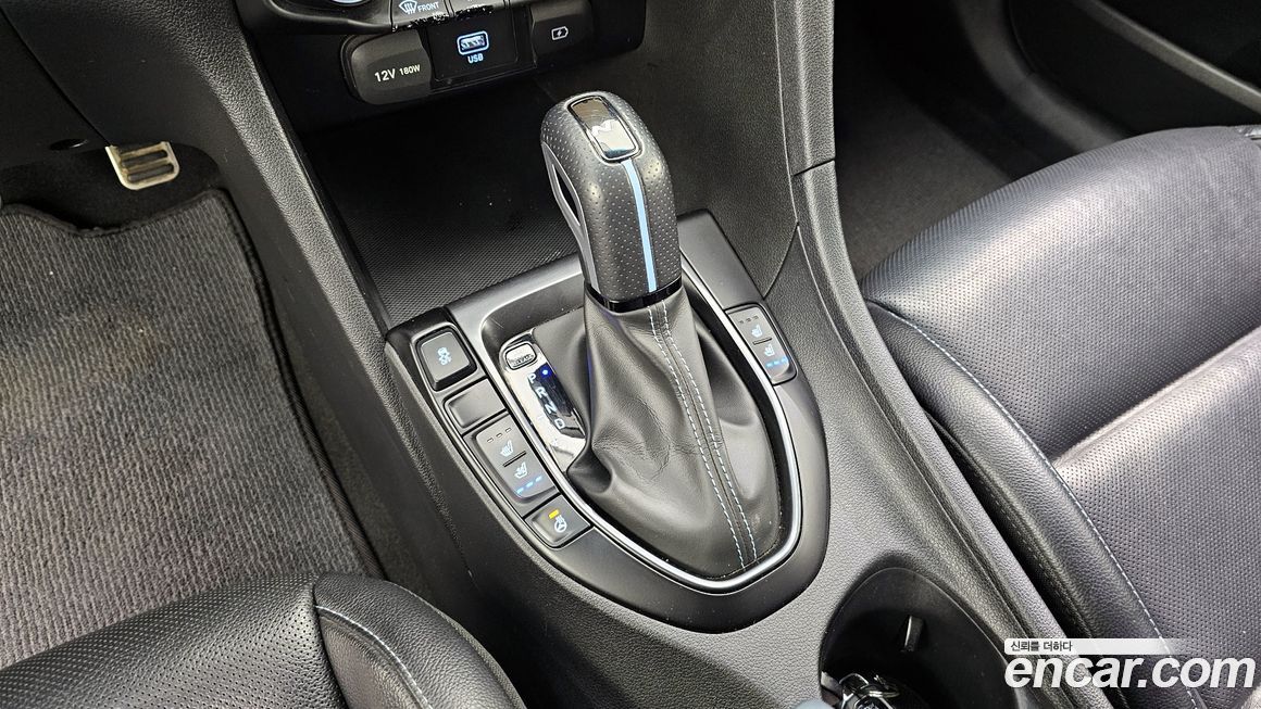 Hyundai Veloster 2021