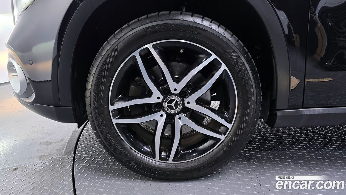 Mercedes-Benz GLA-Class 2019