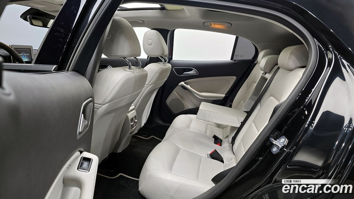 Mercedes-Benz GLA-Class 2019