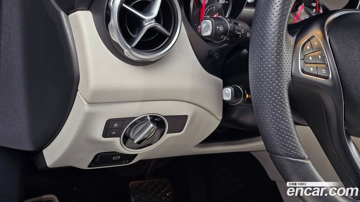 Mercedes-Benz GLA-Class 2019