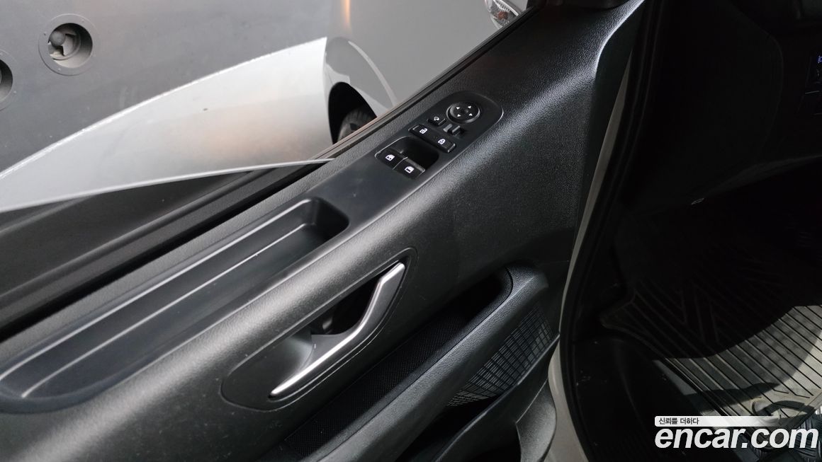 Hyundai Staria 2023
