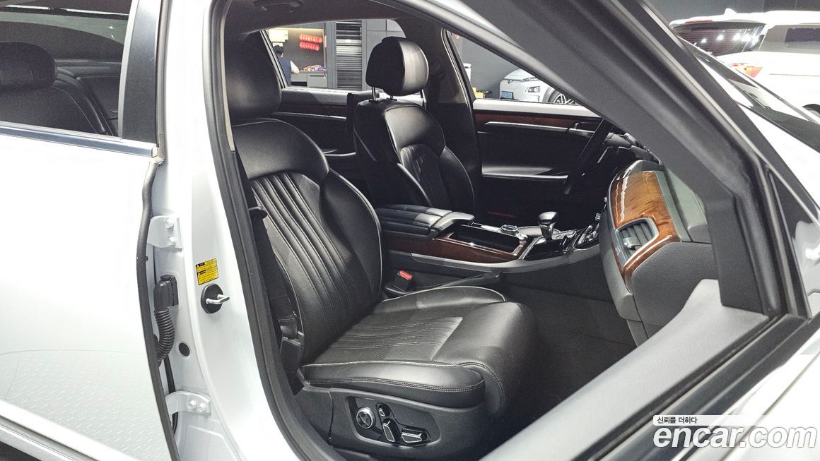 Genesis EQ900 2016