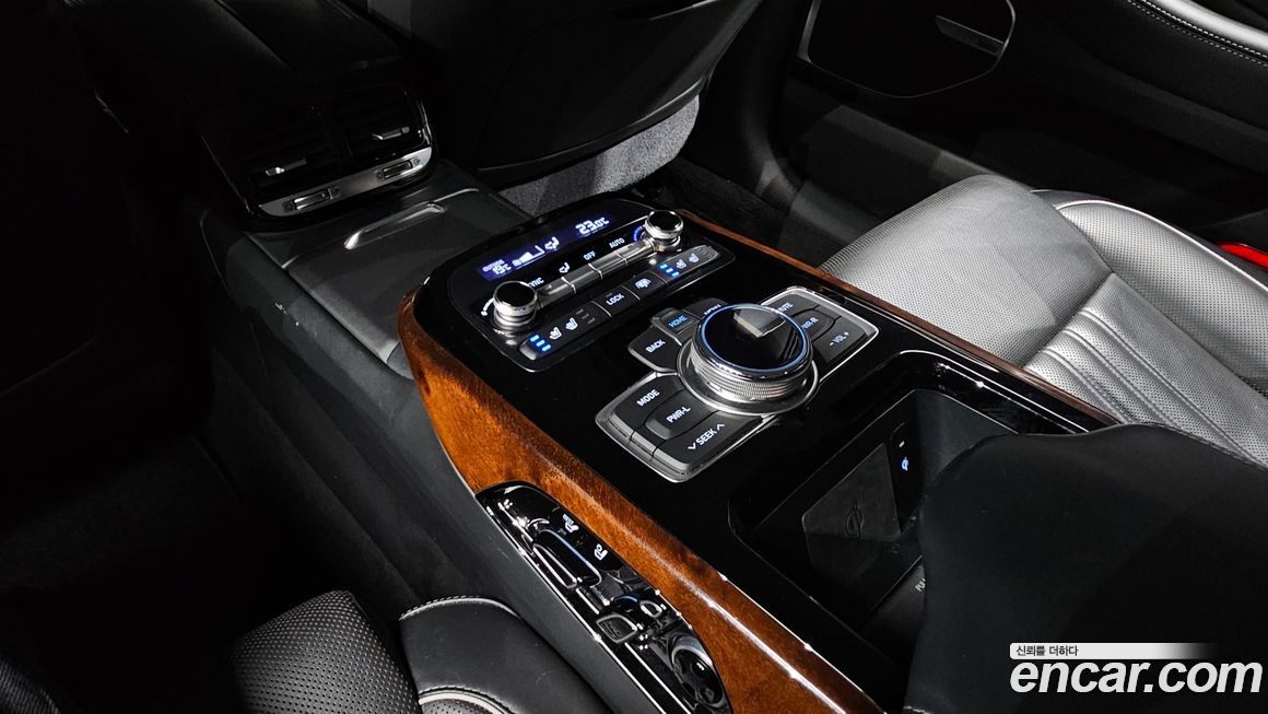 Genesis EQ900 2016