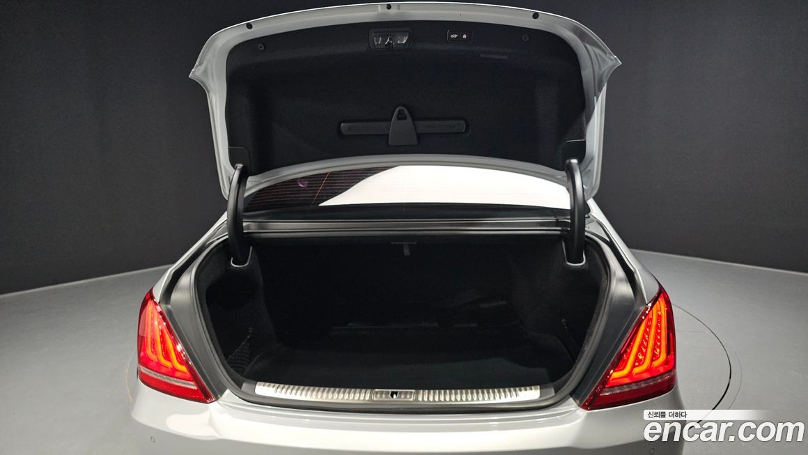 Genesis EQ900 2018