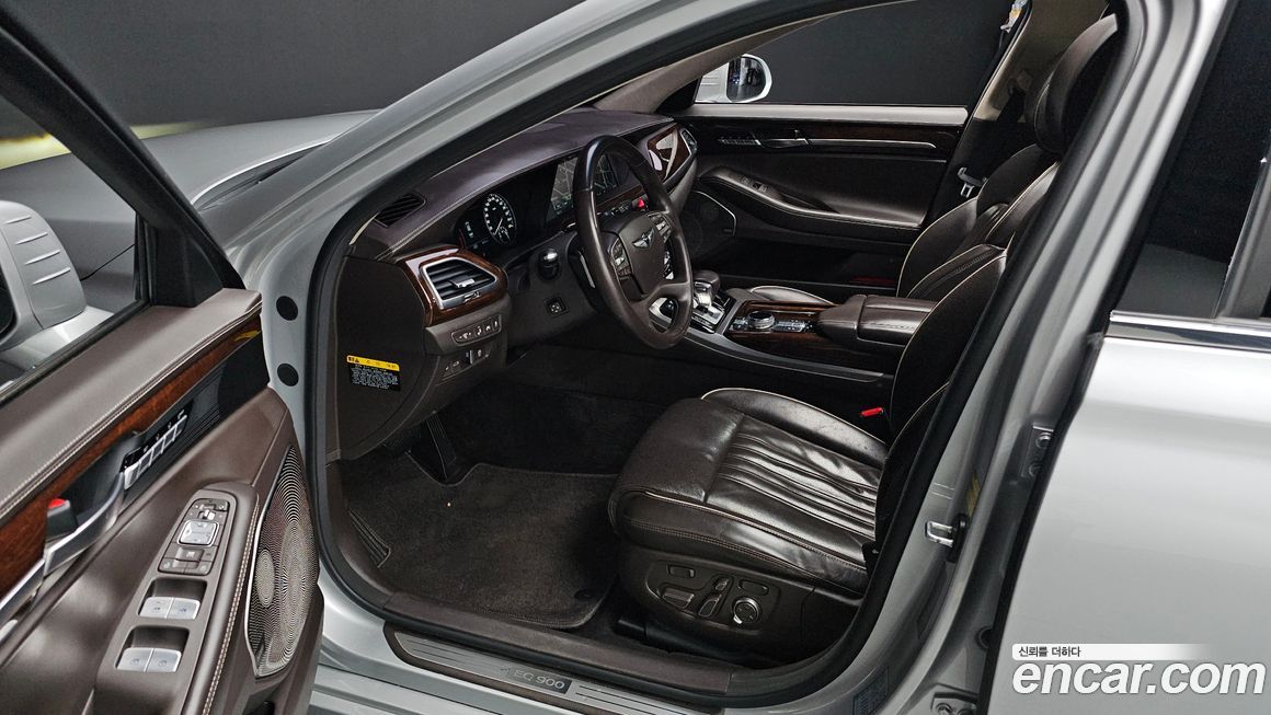 Genesis EQ900 2018