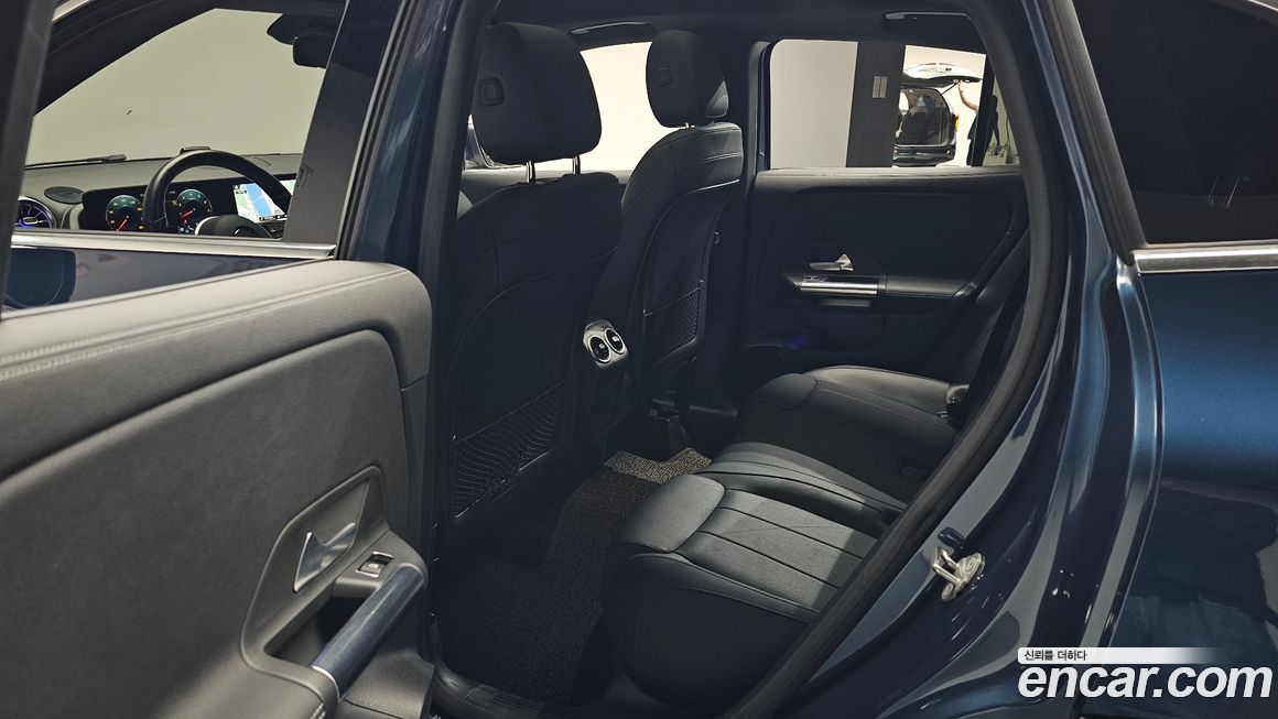 Mercedes-Benz GLA-Class 2021