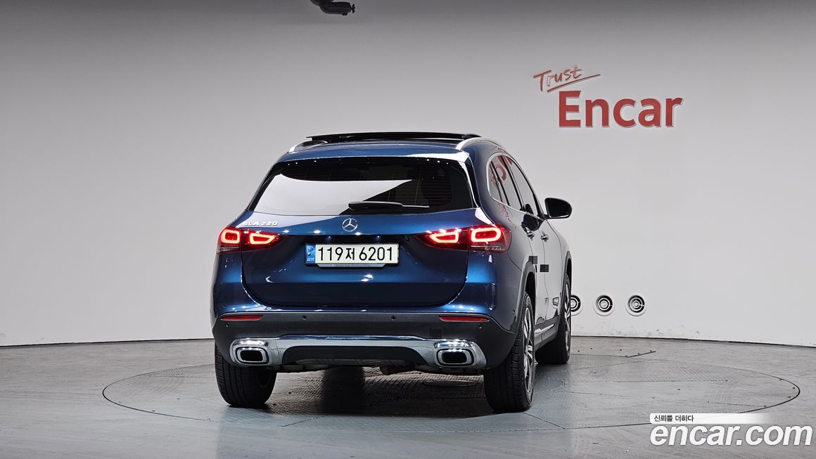 Mercedes-Benz GLA-Class 2021