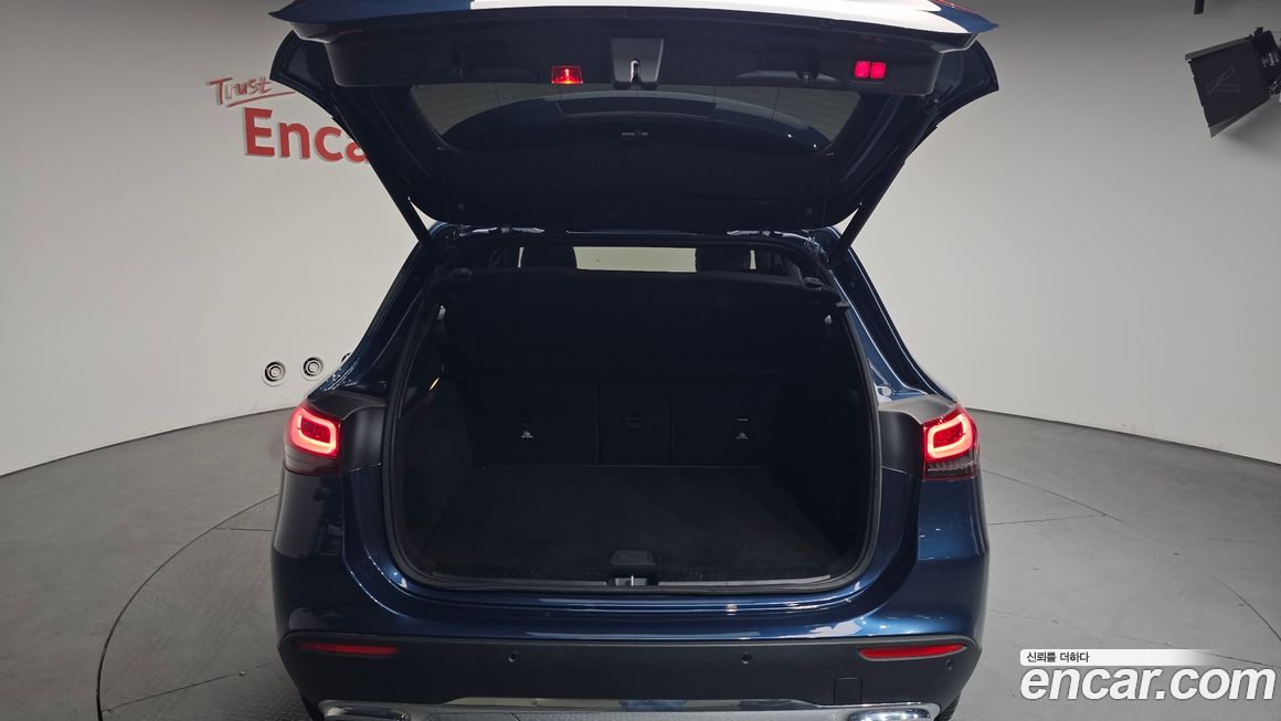 Mercedes-Benz GLA-Class 2021