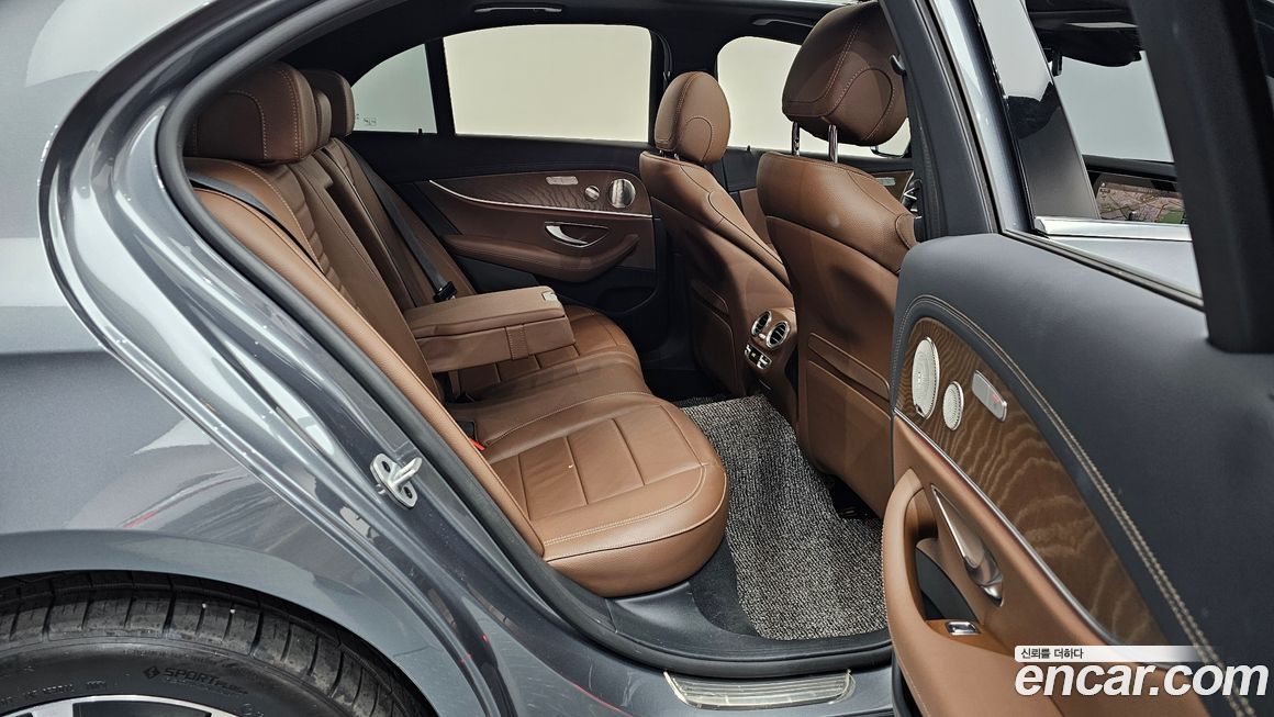 Mercedes-Benz E-Class 2021