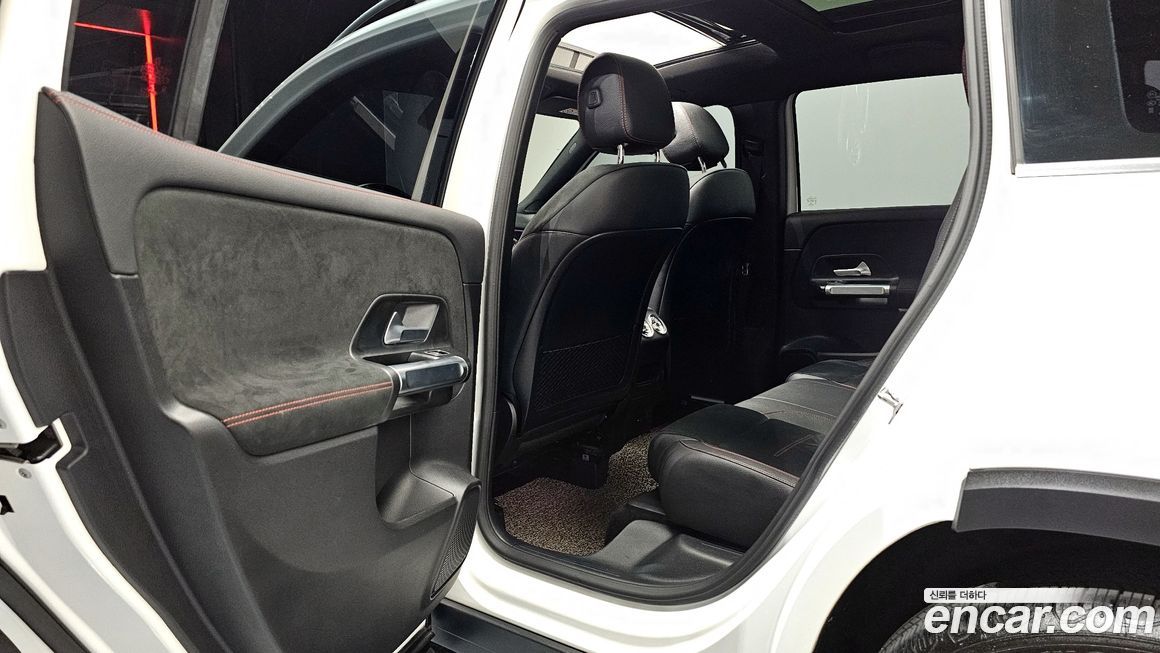 Mercedes-Benz GLB-Class 2021