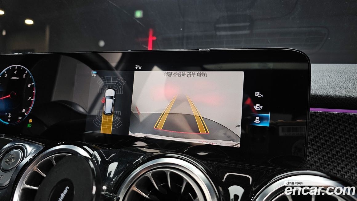 Mercedes-Benz GLB-Class 2021