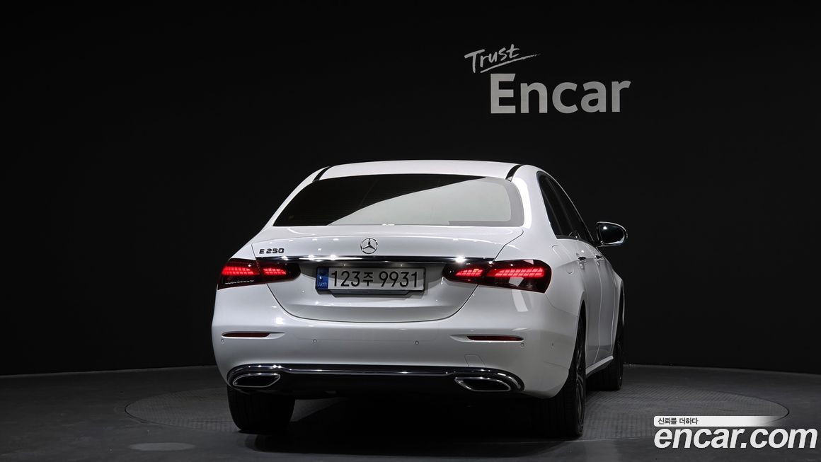 Mercedes-Benz E-Class 2022