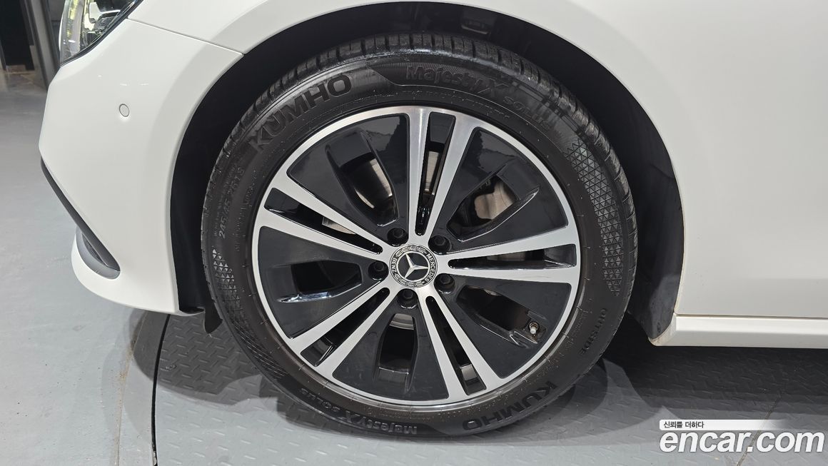 Mercedes-Benz E-Class 2022