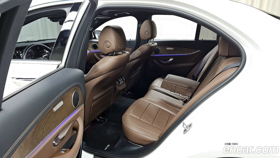 Mercedes-Benz E-Class 2021