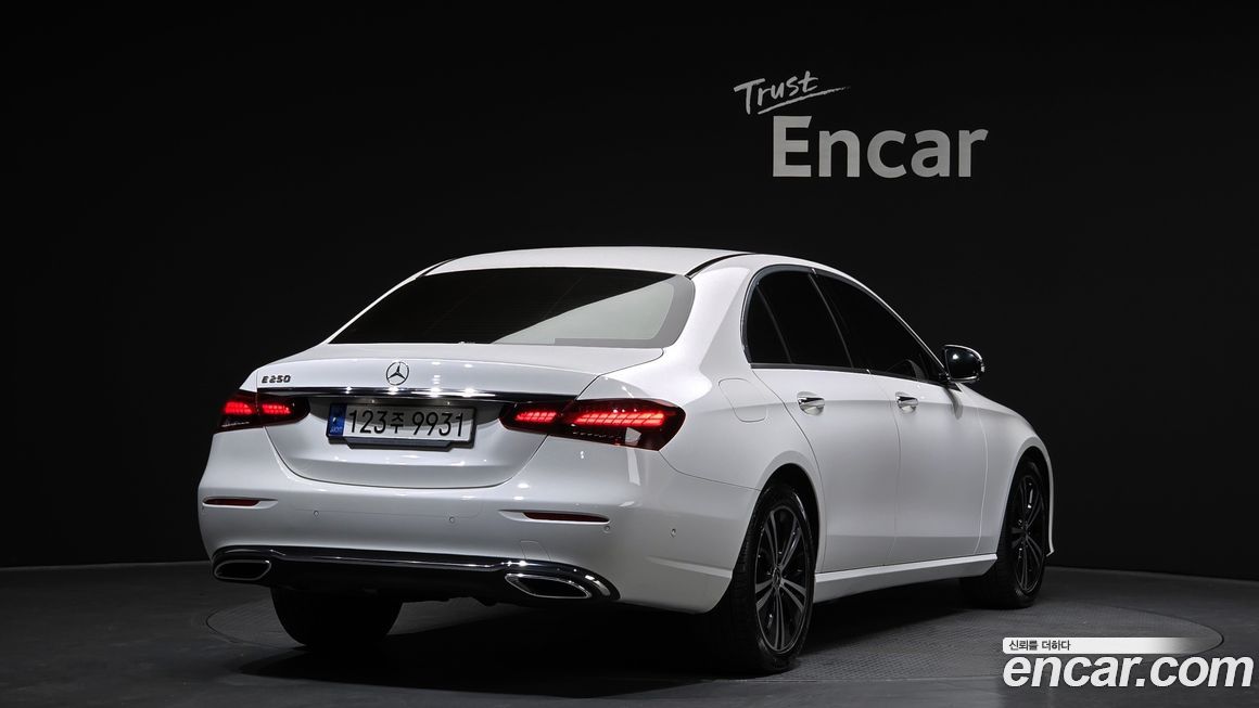 Mercedes-Benz E-Class 2022