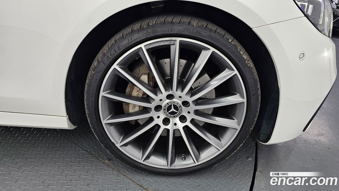 Mercedes-Benz E-Class 2021