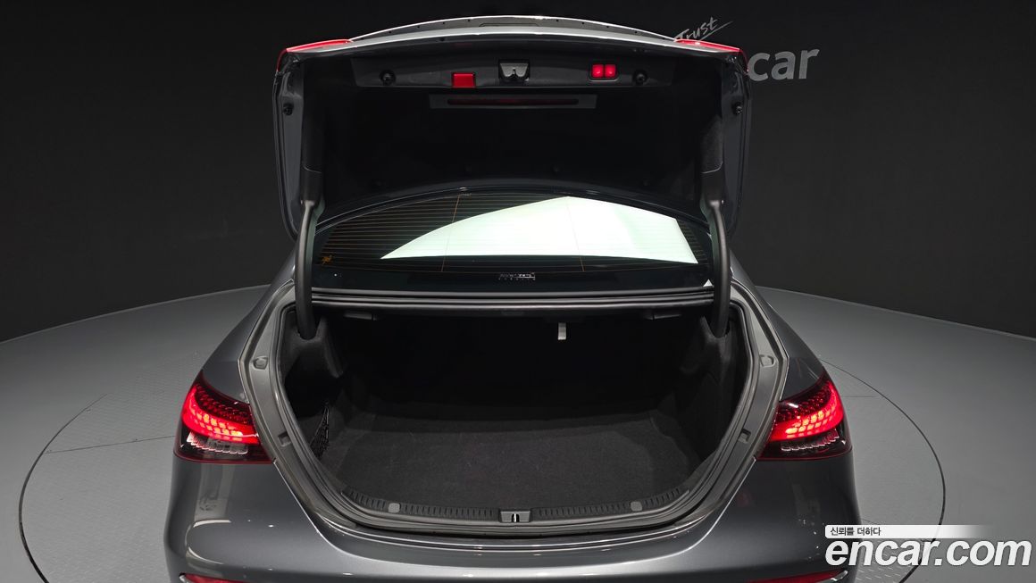 Mercedes-Benz E-Class 2022