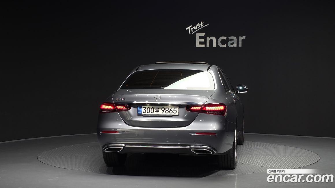 Mercedes-Benz E-Class 2022