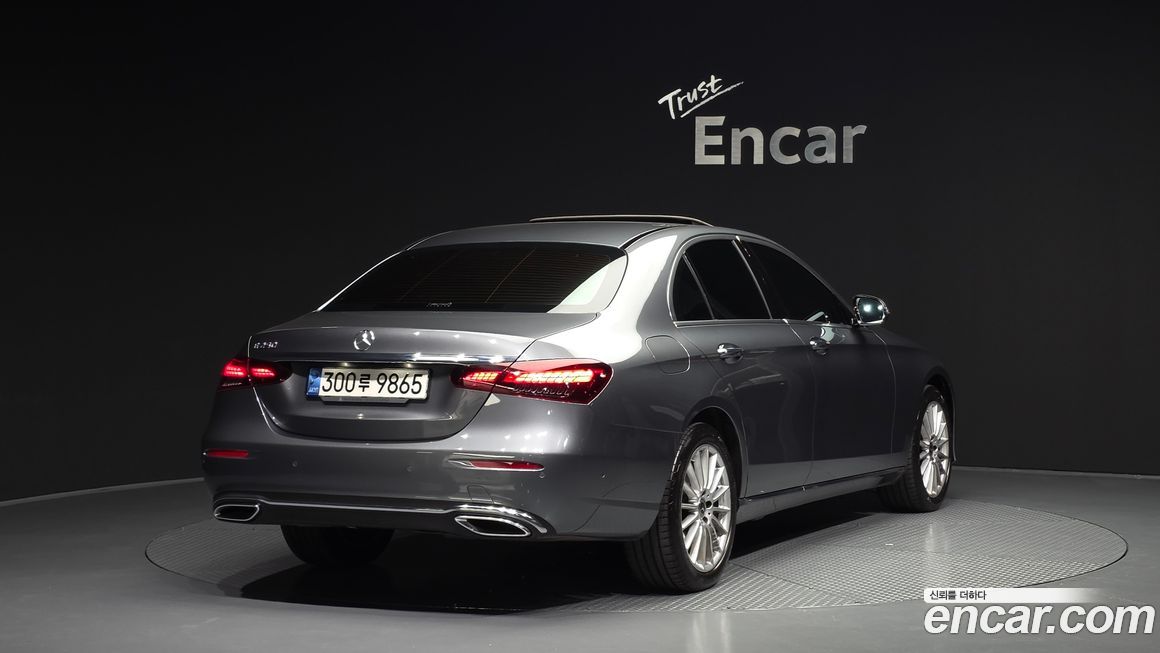 Mercedes-Benz E-Class 2022