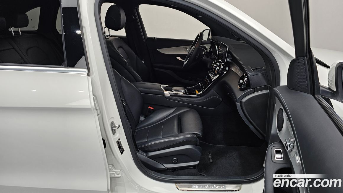 Mercedes-Benz GLC-Class 2021