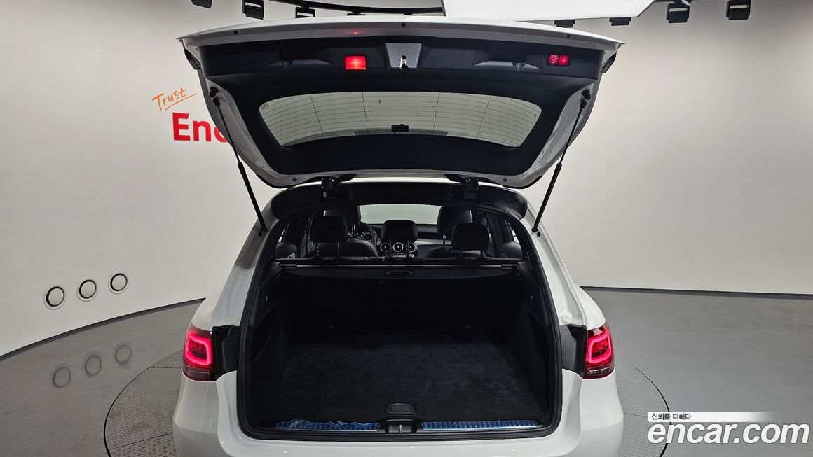 Mercedes-Benz GLC-Class 2021