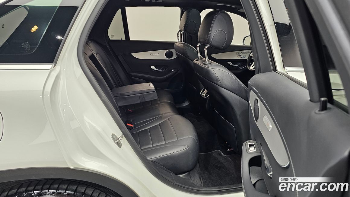 Mercedes-Benz GLC-Class 2021