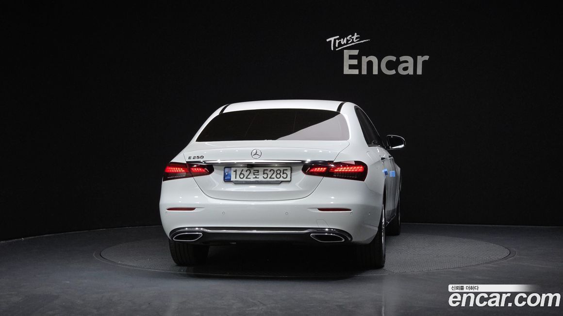 Mercedes-Benz E-Class 2021