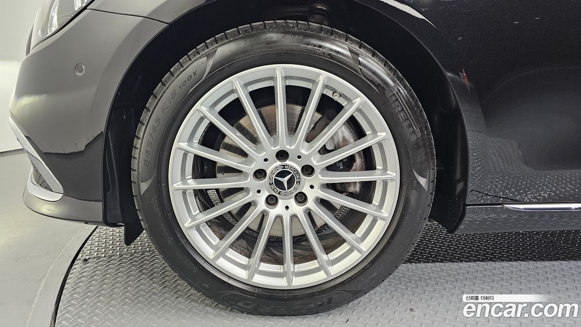 Mercedes-Benz E-Class 2022