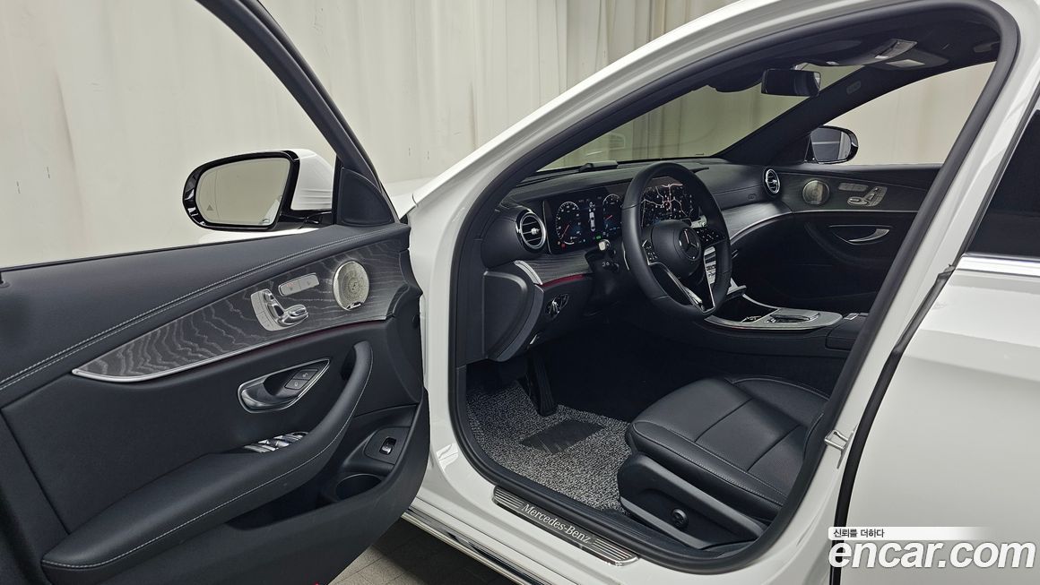 Mercedes-Benz E-Class 2023