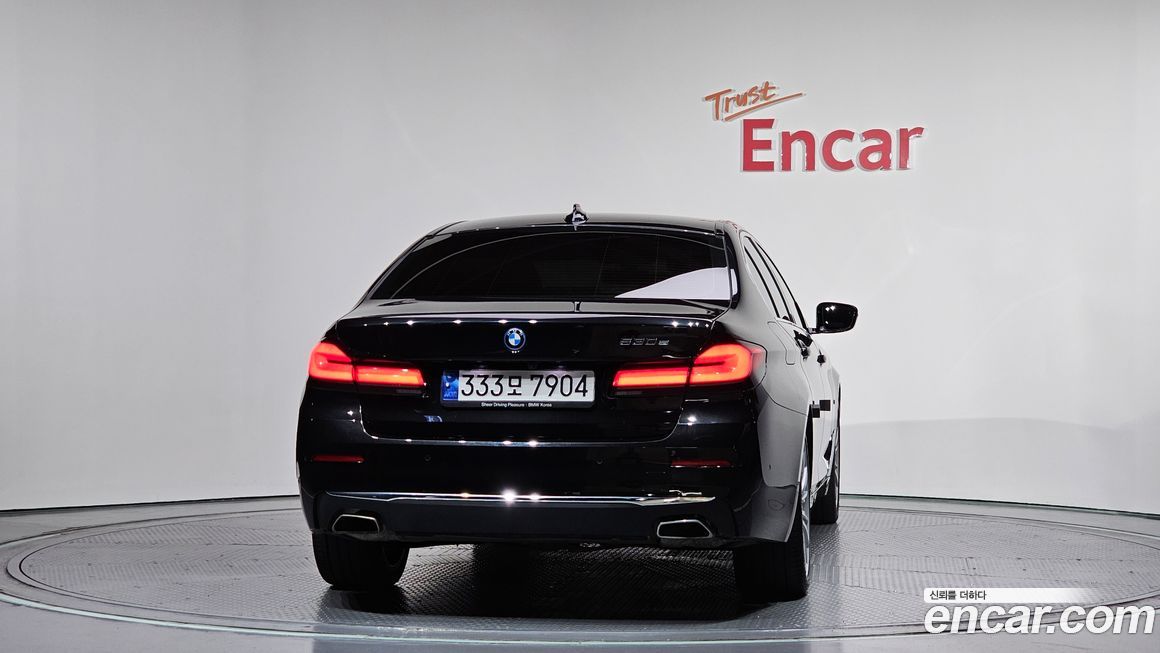 BMW 5-Series 2023