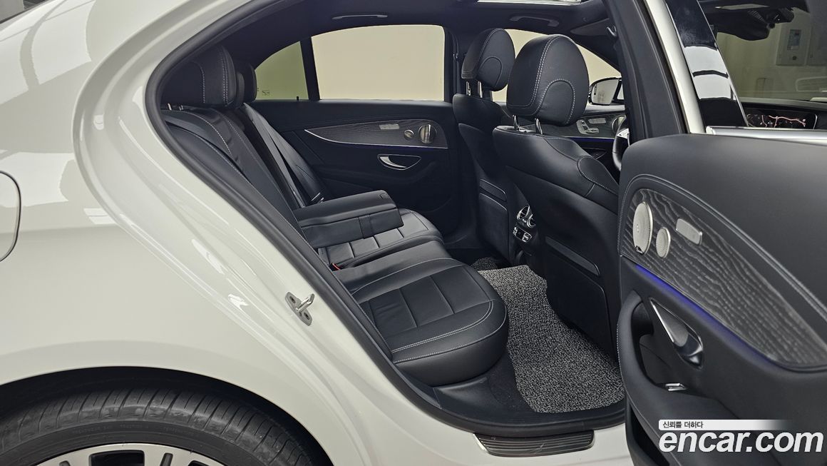 Mercedes-Benz E-Class 2023