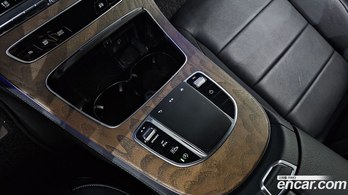 Mercedes-Benz E-Class 2022