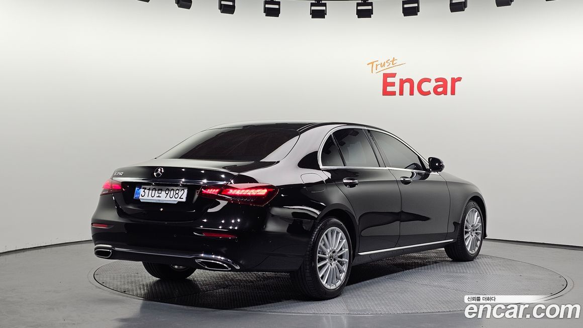 Mercedes-Benz E-Class 2022