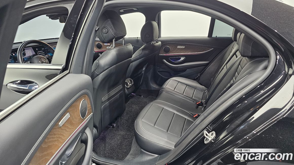 Mercedes-Benz E-Class 2022