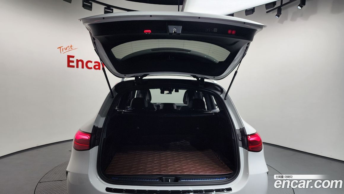 Mercedes-Benz GLC-Class 2024