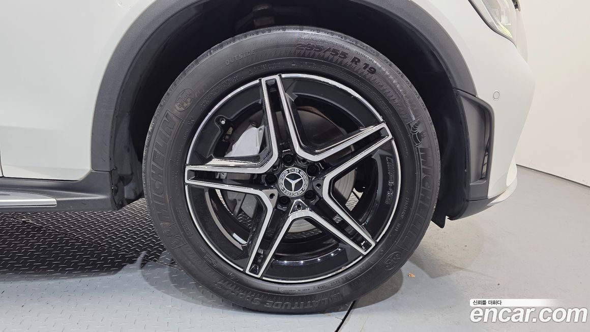 Mercedes-Benz GLC-Class 2021