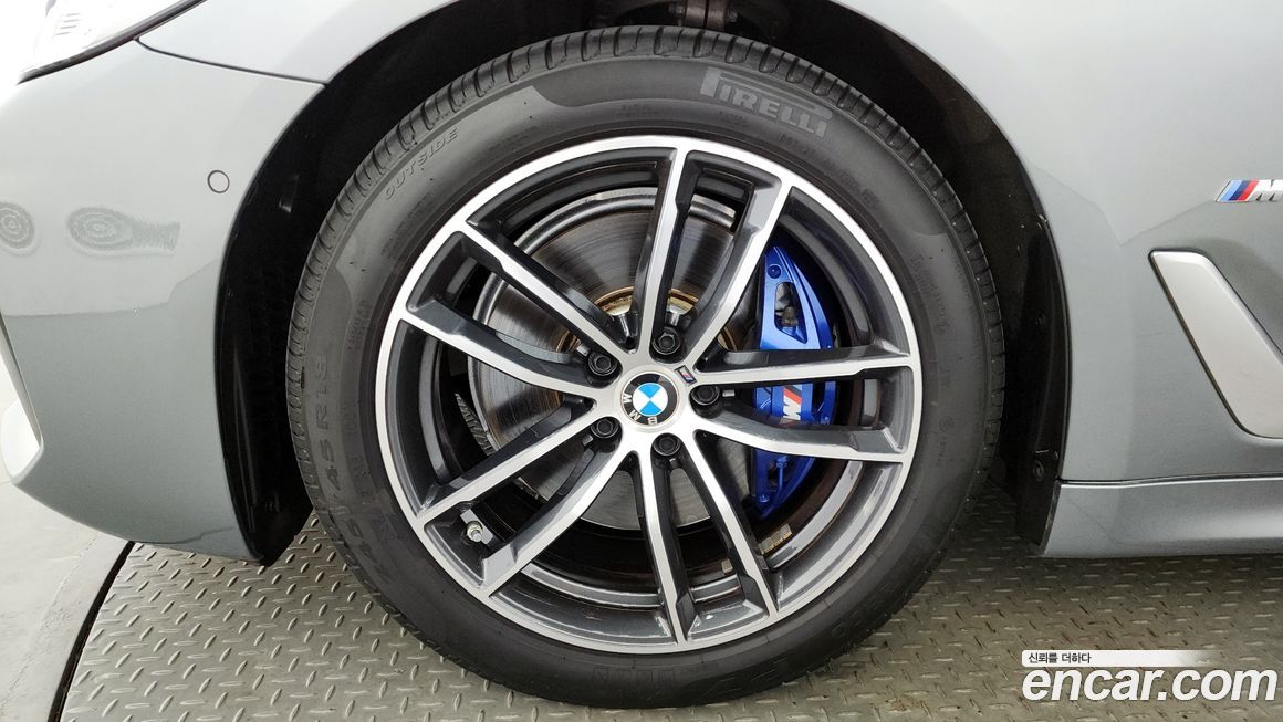BMW 5-Series 2023