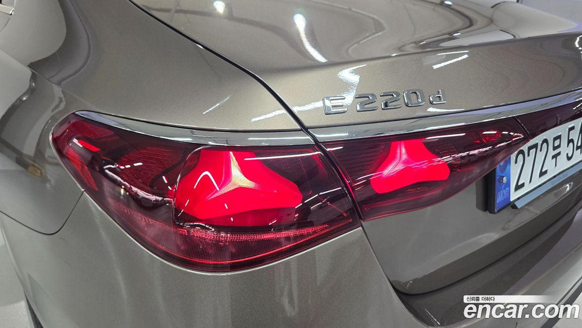 Mercedes-Benz E-Class 2024