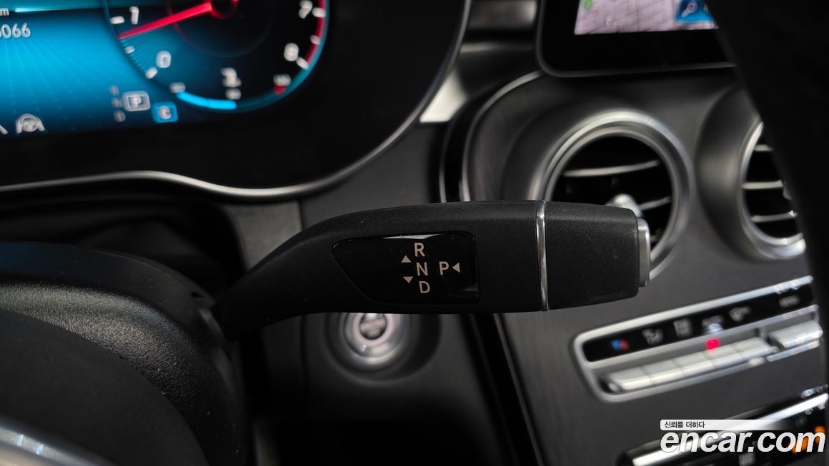 Mercedes-Benz GLC-Class 2021